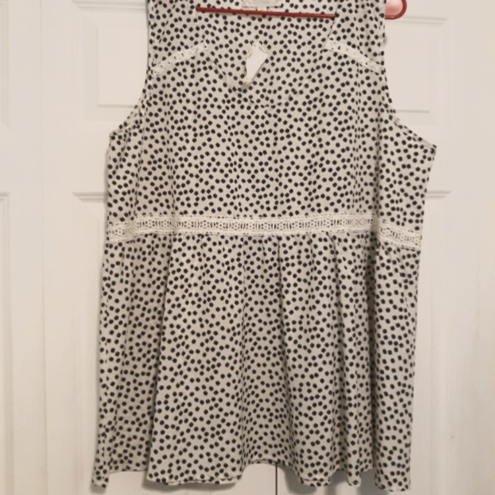Weekend Brand Black and White Tank 2X
